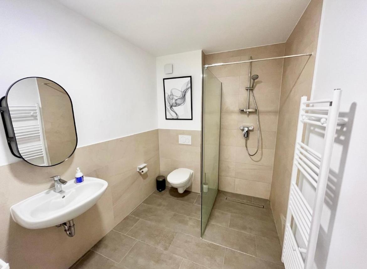 Gemuetliche Apartments Direkt An Der Grenze Von Hamburg ノルダーシュテット エクステリア 写真